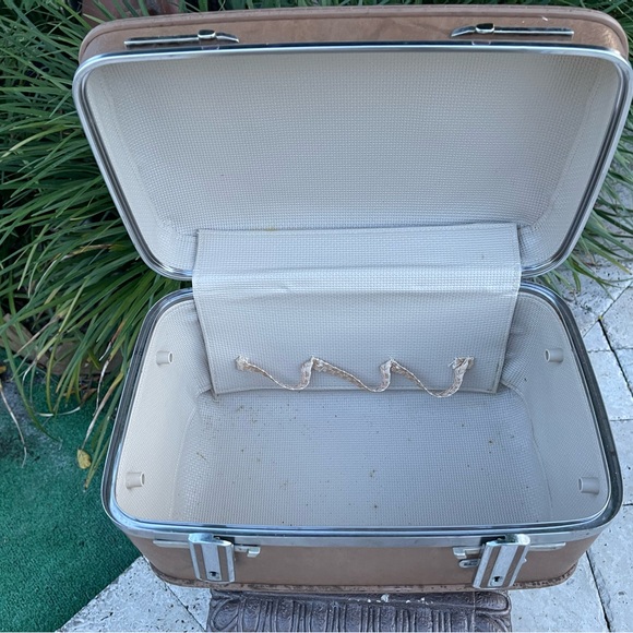 Vintage Travel Case. - Picture 7 of 10